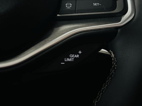 Used 2025 Jeep Wagoneer Series II AWD/4WD image 56