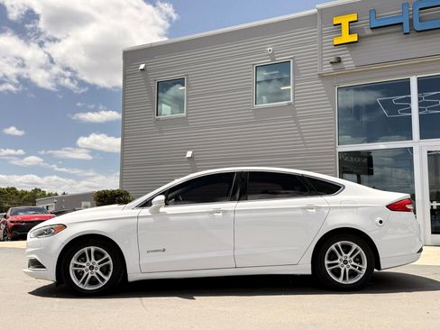 Used 2018 Ford Fusion SE w/ Equipment Group 602A FWD image 9