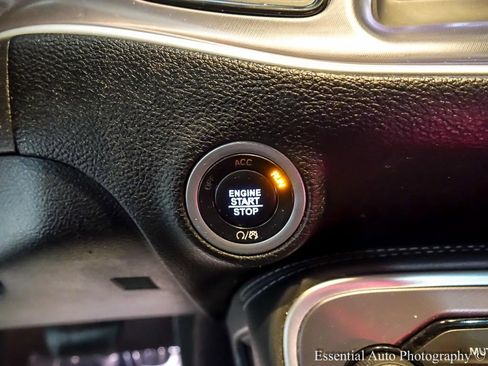 Used 2019 Dodge Challenger SXT image 14