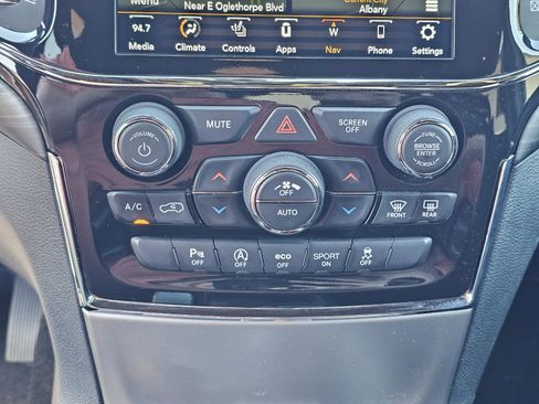 Used 2021 Jeep Grand Cherokee Laredo X image 24