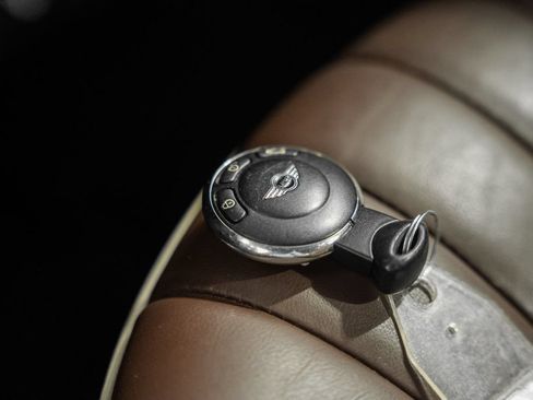 Used 2011 MINI Cooper Convertible FWD image 32
