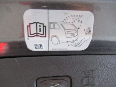 Used 2020 Ford Edge Titanium FWD image 20