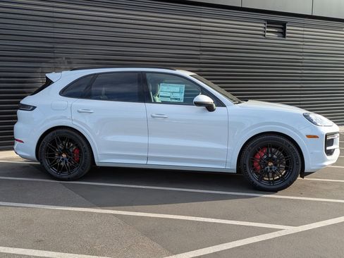 New 2026 Porsche Cayenne S image 8