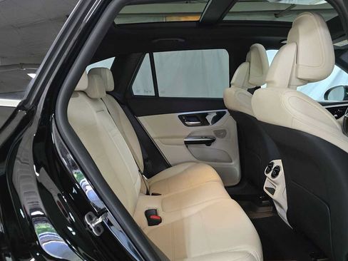 Used 2023 Mercedes-Benz GLC 300 4MATIC image 12