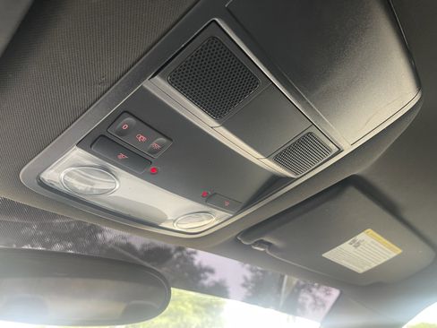 Used 2013 Volkswagen Beetle TDI image 31