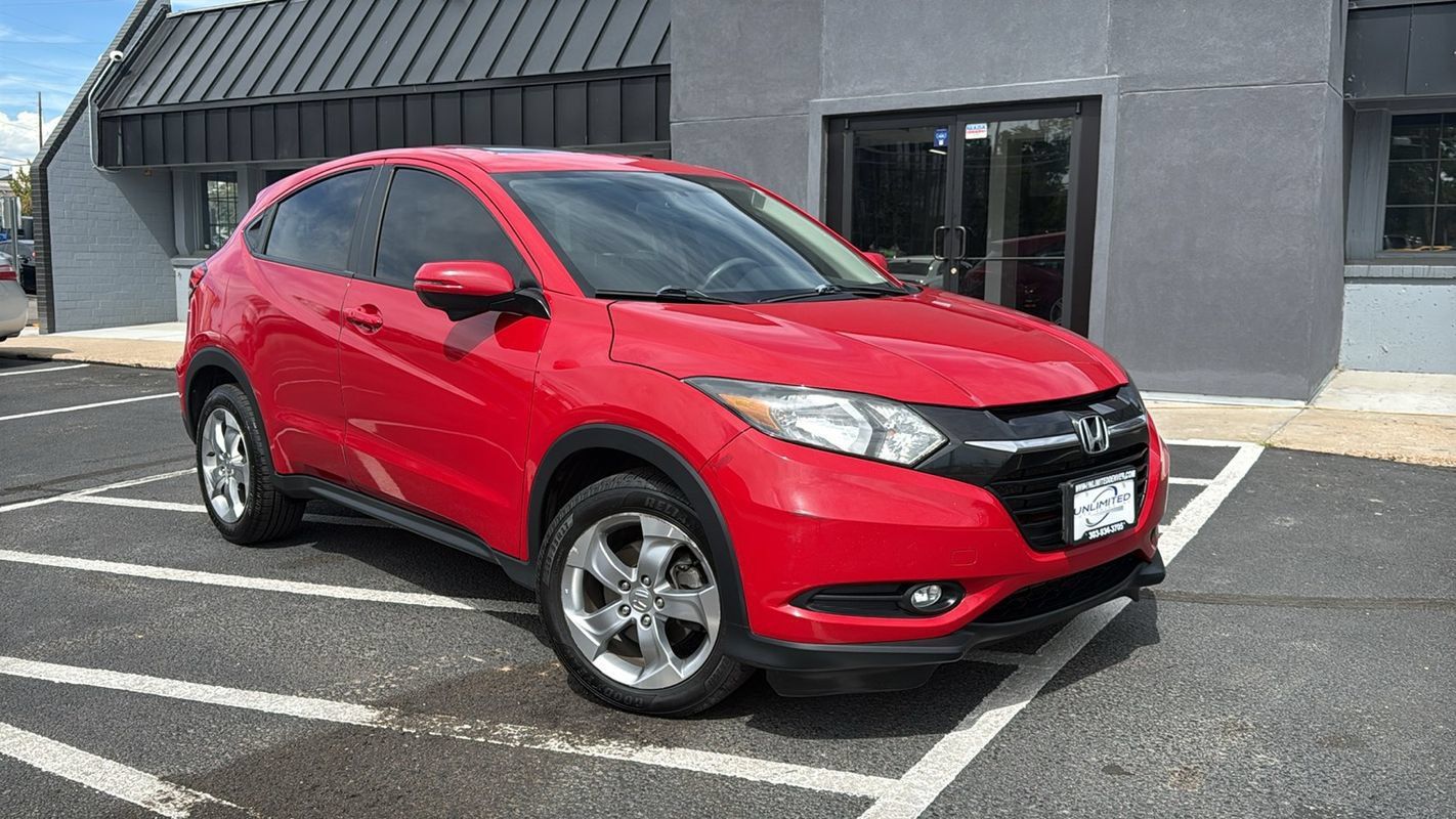 Used 2017 Honda HR-V EX image 1