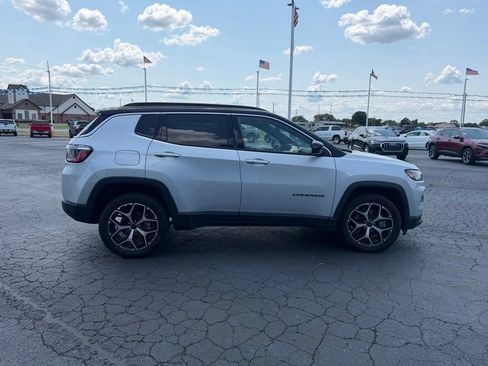 Used 2025 Jeep Compass Limited AWD/4WD image 4