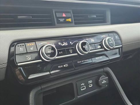 Used 2023 Honda Pilot Elite image 25