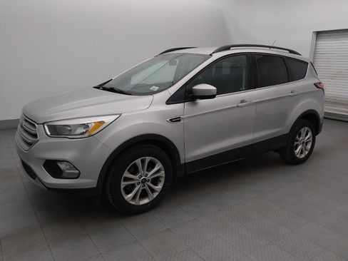 Used 2018 Ford Escape SE image 2