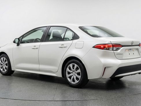 Used 2025 Toyota Corolla LE image 6