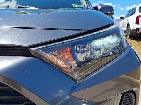 Used 2019 Toyota RAV4 LE w/ Carpet Mat Package AWD/4WD image 9