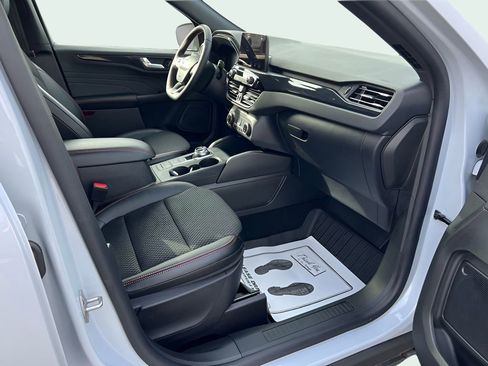 Used 2025 Ford Escape ST-Line w/ Cold Weather Package FWD image 16