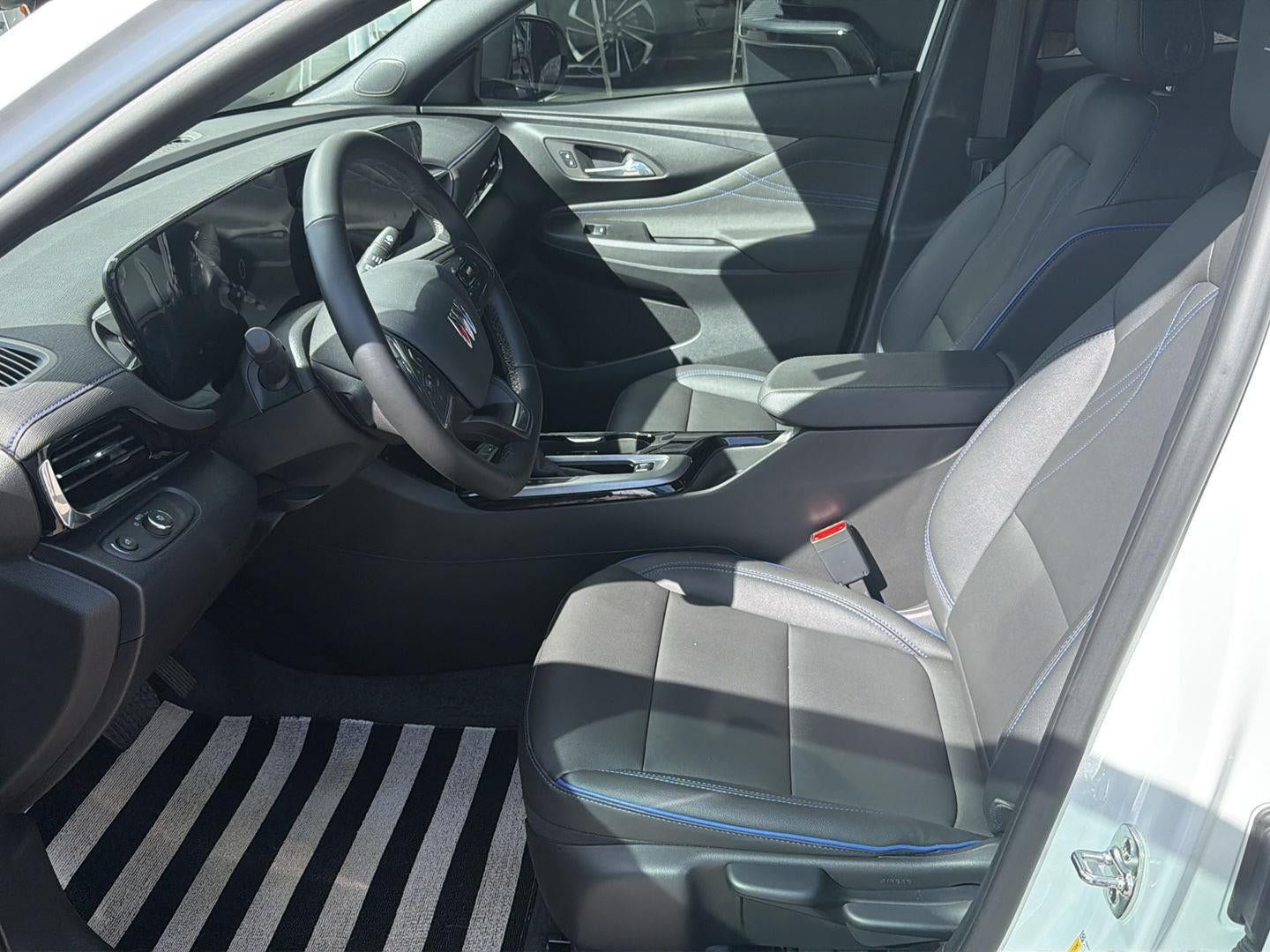 Used 2026 Buick Envista Sport Touring w/ Advanced Safety Package FWD image 8