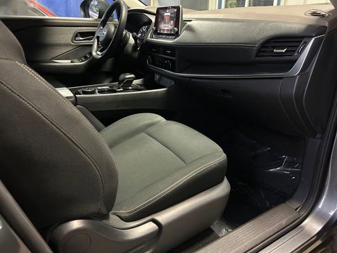 Used 2023 Nissan Rogue S image 26