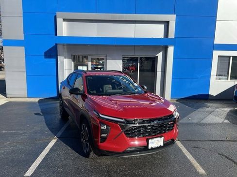 New 2026 Chevrolet Trax RS w/ Sunroof Package image 2