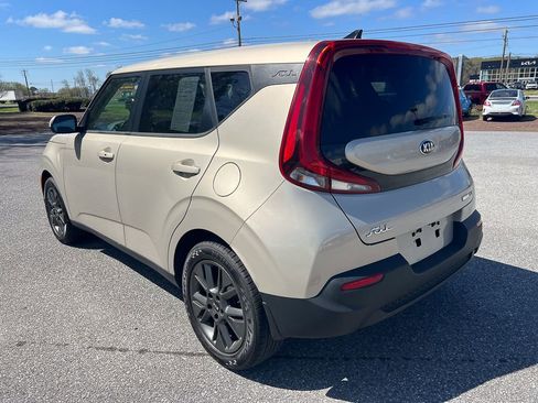 Used 2020 Kia Soul EX image 3