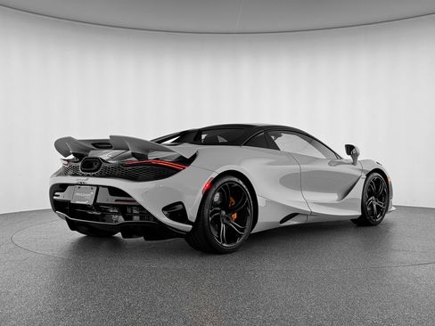 Used 2026 McLaren 750S Spider RWD image 6