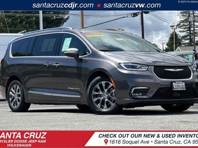 Used 2023 Chrysler Pacifica Pinnacle