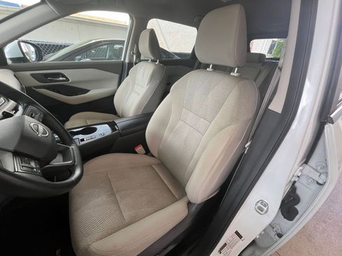 Used 2025 Nissan Rogue SV image 37