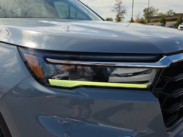 Certified 2024 Honda Pilot Touring image 9