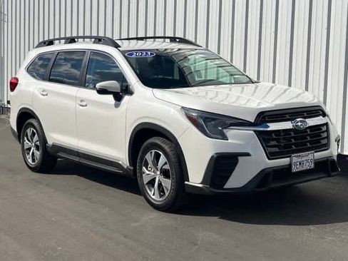Used 2023 Subaru Ascent Premium image 8