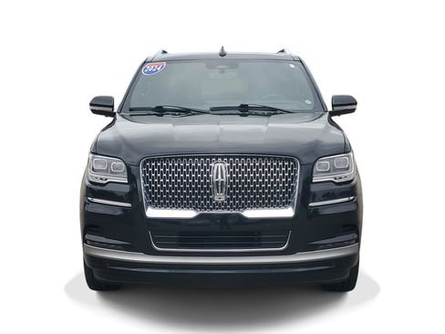Used 2024 Lincoln Navigator Reserve AWD/4WD image 2
