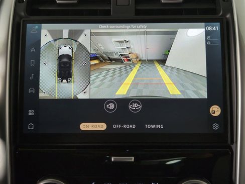 Certified 2025 Land Rover Discovery Dynamic SE image 24