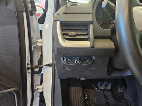 Used 2024 GMC Terrain SLT image 16