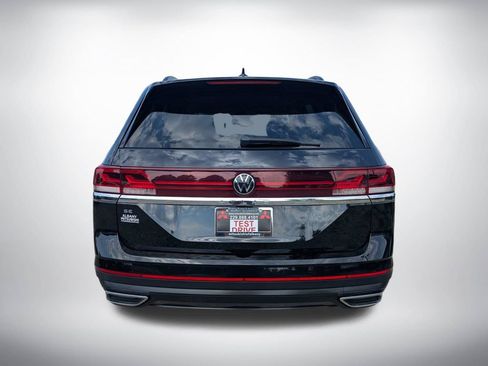 Used 2025 Volkswagen Atlas SE FWD image 4