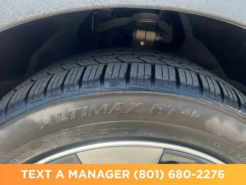 Used 2023 Tesla Model Y Long Range AWD/4WD image 24