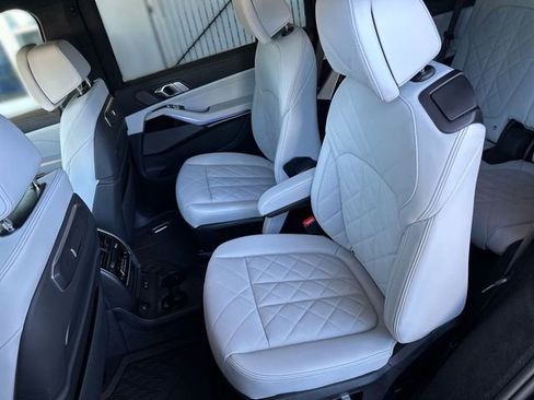 Used 2025 BMW X7 xDrive40i w/ M Sport Package AWD/4WD image 23