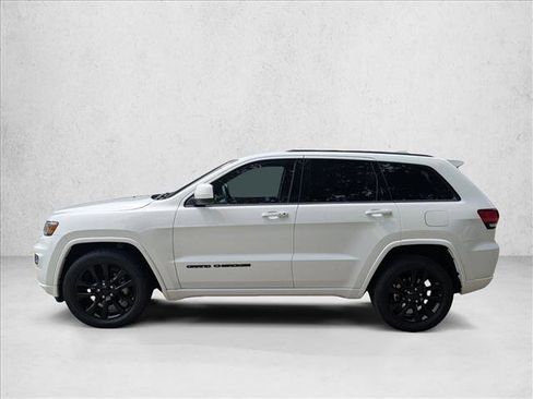 Used 2018 Jeep Grand Cherokee Altitude AWD/4WD image 9