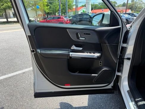 Used 2020 Mercedes-Benz GLB 250 4MATIC image 37