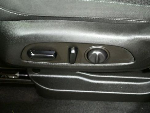 Used 2022 Chevrolet Bolt EUV LT w/ Comfort Package image 44