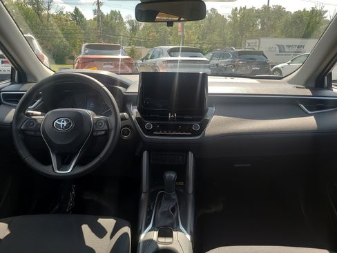 Certified 2023 Toyota Corolla Cross LE AWD/4WD image 18