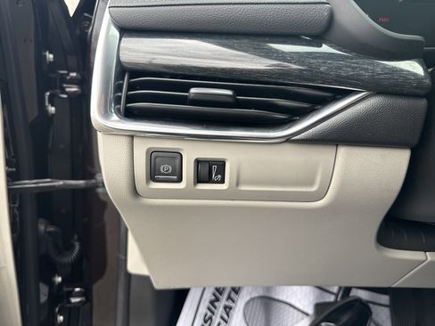 Used 2021 Cadillac XT4 Premium Luxury image 14