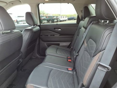 Certified 2024 Nissan Pathfinder Platinum w/ Cargo Package AWD/4WD image 6