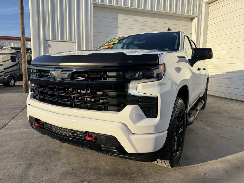 Used 2023 Chevrolet Silverado 1500 RST w/ Redline Edition AWD/4WD image 4