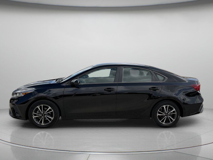 Used 2024 Kia Forte LXS FWD image 5