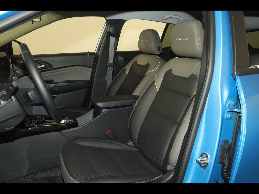 Certified 2025 Chevrolet Trax ACTIV w/ Driver Confidence Package FWD image 23