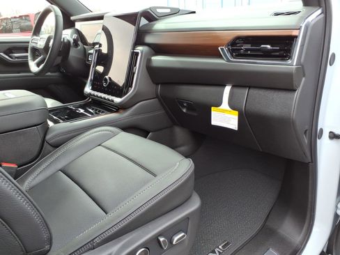 New 2026 GMC Yukon XL Denali w/ Sun & Power Step Package image 9