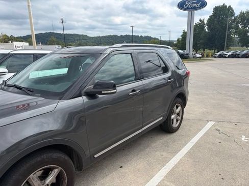 Used 2017 Ford Explorer XLT AWD/4WD image 7