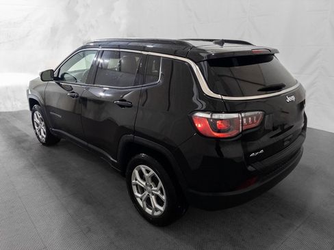 Used 2024 Jeep Compass Latitude image 5