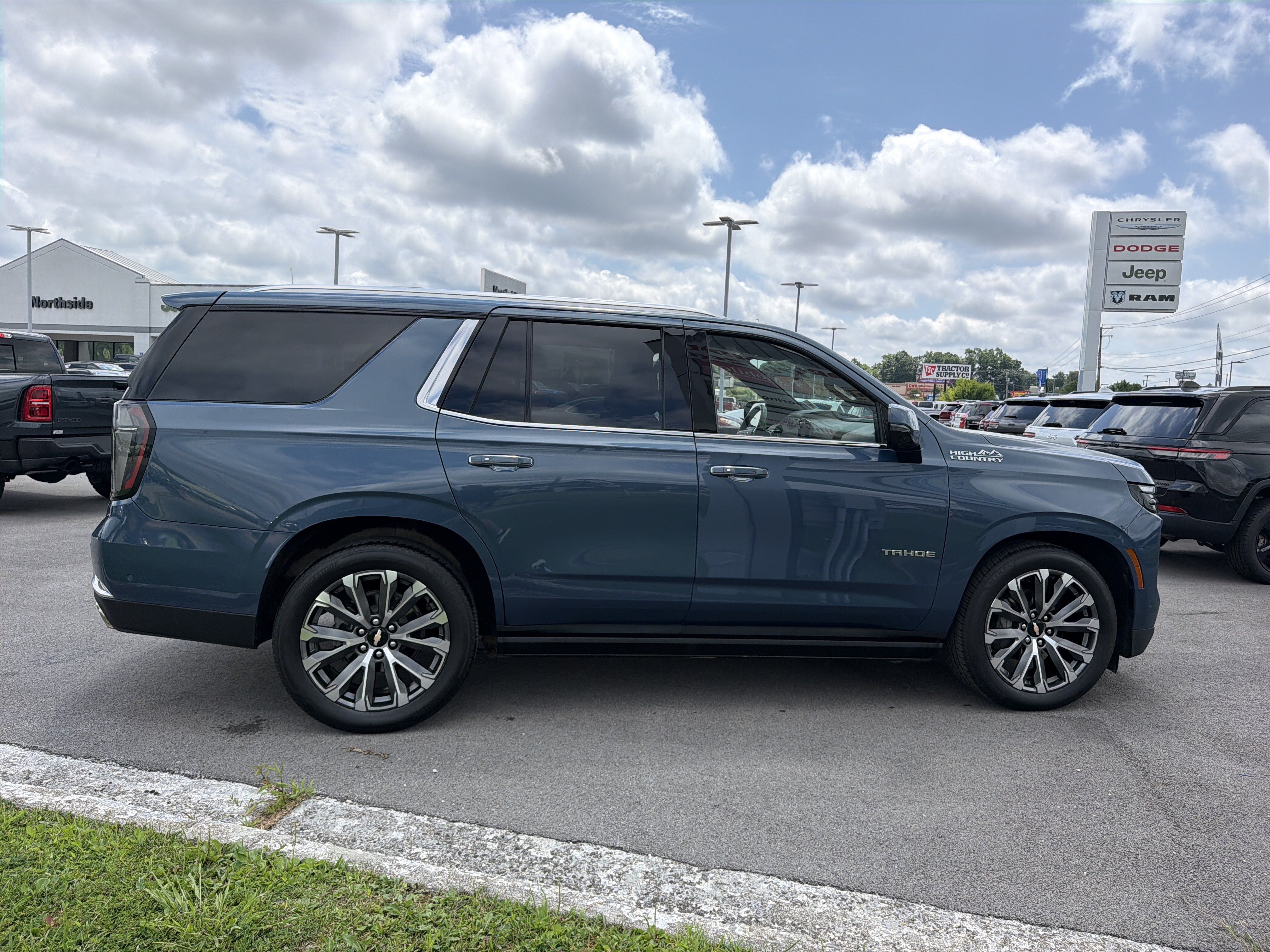 Used 2026 Chevrolet Tahoe High Country AWD/4WD image 5