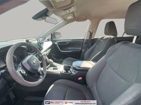 Used 2020 Toyota RAV4 LE image 11