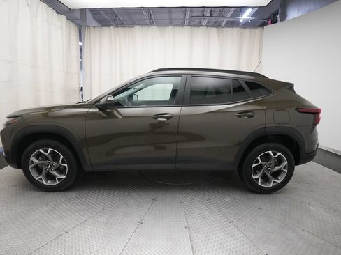 Used 2024 Chevrolet Trax LT w/ Driver Confidence Package FWD image 23