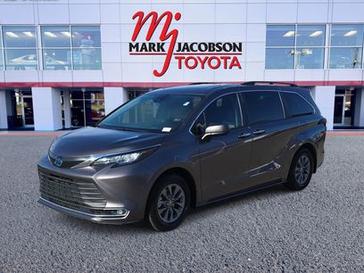 Used 2022 Toyota Sienna XLE
