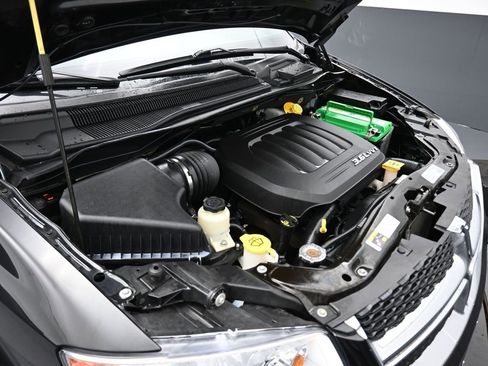 Used 2016 Dodge Grand Caravan SE image 51