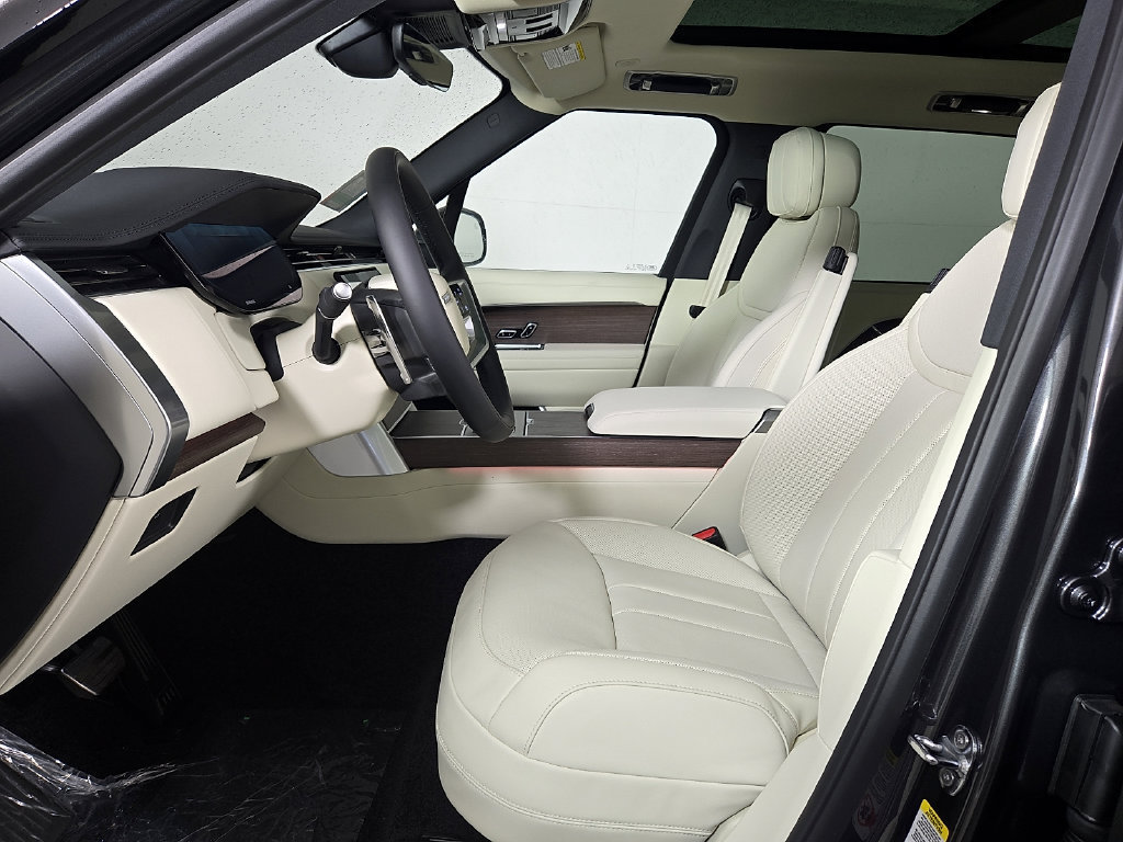 New 2026 Land Rover Range Rover Long Wheelbase SE AWD/4WD image 13