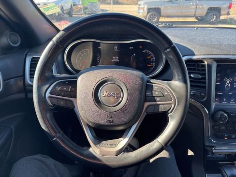 Used 2018 Jeep Grand Cherokee Laredo image 11